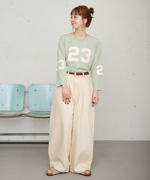 B.C STOCK（ベーセーストック）の「【ZOZO限定】手洗い可 / シアーナンバーロゴfootball tee（Tシャツ/カットソー・レディース・スカイブルー/アイボリー/ブラック/グリーン・FREE）」の17枚目の写真