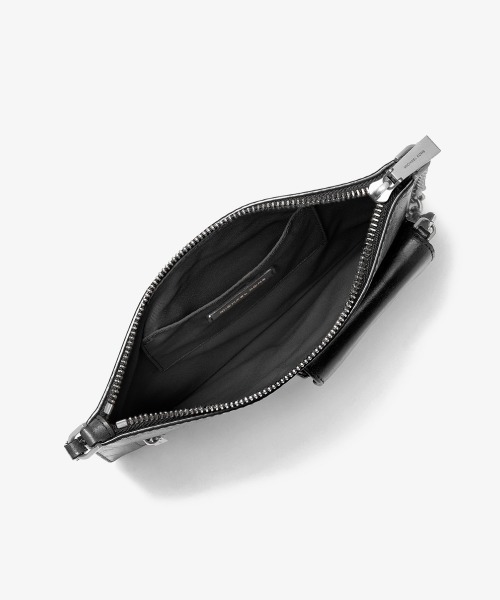 MICHAEL KORS（マイケルコース）の「JET SET コンバーチブル ジップ リストレット ラージ（クラッチバッグ・レディース・ブラック・FREE）」の2枚目の写真