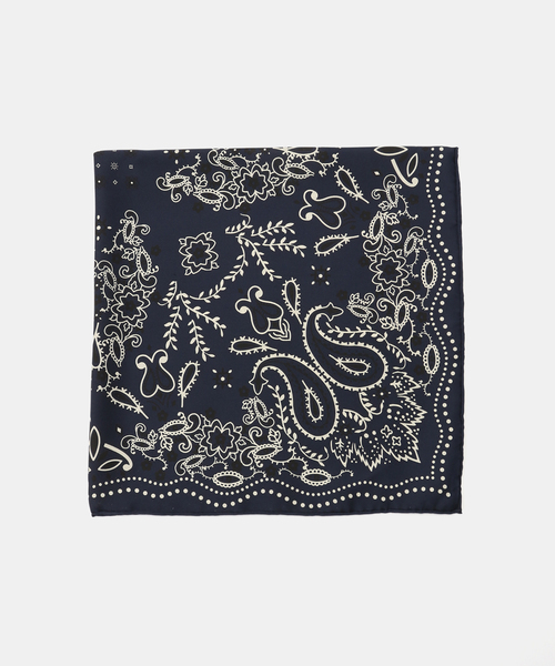 La TOTALITE(ラトータリテ)の「manipuri/マニプリ シルクスカーフ 65*65 バンダナ(ストール/ショール・レディース・アイボリー/ネイビー・FREE)」の2枚目の写真