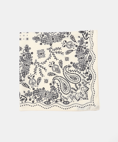 La TOTALITE(ラトータリテ)の「manipuri/マニプリ シルクスカーフ 65*65 バンダナ(ストール/ショール・レディース・アイボリー/ネイビー・FREE)」の1枚目の写真