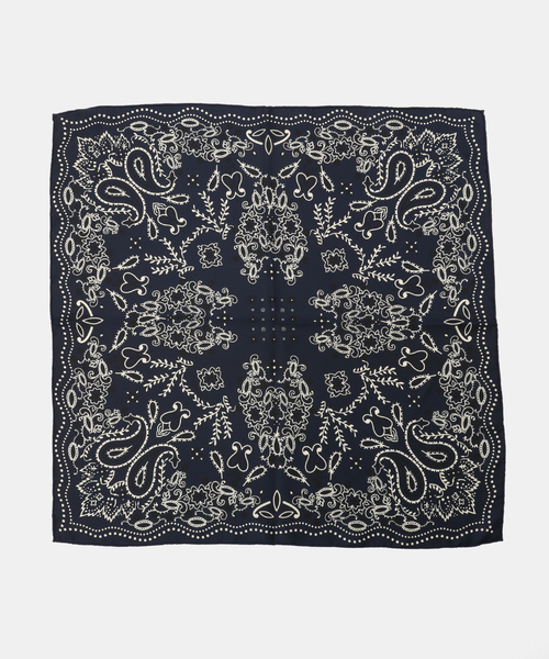 La TOTALITE(ラトータリテ)の「manipuri/マニプリ シルクスカーフ 65*65 バンダナ(ストール/ショール・レディース・アイボリー/ネイビー・FREE)」の3枚目の写真