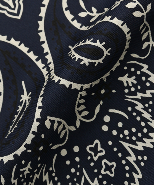 La TOTALITE(ラトータリテ)の「manipuri/マニプリ シルクスカーフ 65*65 バンダナ(ストール/ショール・レディース・アイボリー/ネイビー・FREE)」の7枚目の写真