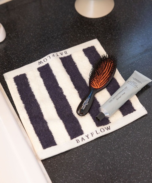 BAYFLOW(ベイフロー)の「BFハンドタオル(太ストライプ)25×25(ハンカチ/ハンドタオル・レディース・ブルー/ネイビー/ブラウン・0)」の1枚目の写真