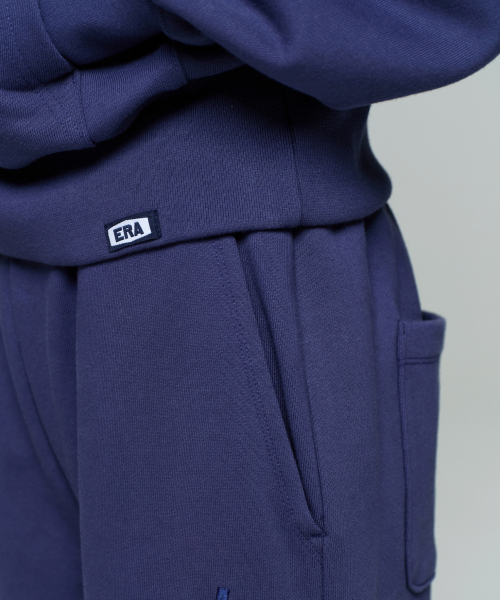ERA(エラ)の「UNISEX ERA HEAVY HOODIE - INK NAVY(パーカー・レディース・ネイビー・LARGE/MEDIUM/SMALL)」の11枚目の写真