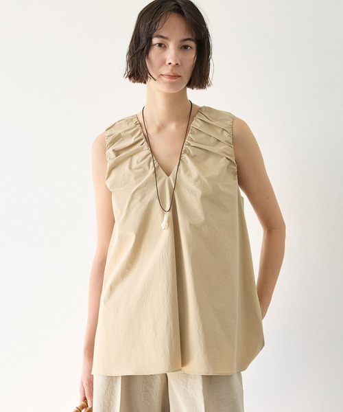 BABYLONE(バビロン)の「【多機能素材】撥水Vネックギャザーブラウス(シャツ/ブラウス・レディース・ベージュ/ブラック/ホワイト・フリー)」の3枚目の写真