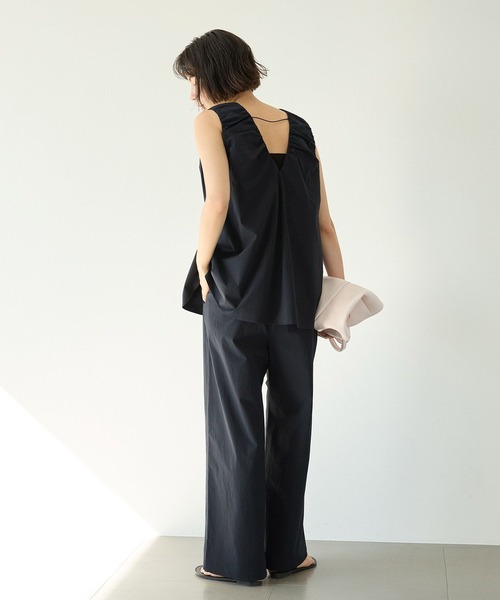 BABYLONE(バビロン)の「【多機能素材】撥水Vネックギャザーブラウス(シャツ/ブラウス・レディース・ベージュ/ブラック/ホワイト・フリー)」の11枚目の写真