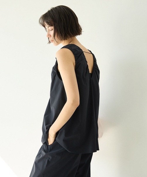 BABYLONE(バビロン)の「【多機能素材】撥水Vネックギャザーブラウス(シャツ/ブラウス・レディース・ベージュ/ブラック/ホワイト・フリー)」の5枚目の写真