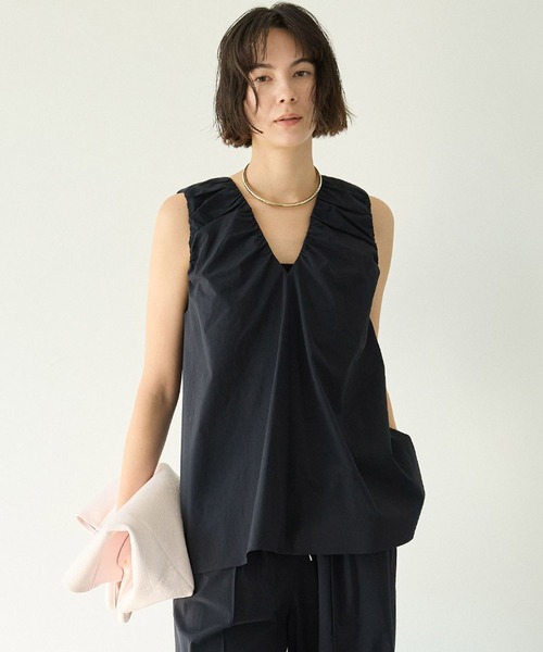 BABYLONE(バビロン)の「【多機能素材】撥水Vネックギャザーブラウス(シャツ/ブラウス・レディース・ベージュ/ブラック/ホワイト・フリー)」の4枚目の写真