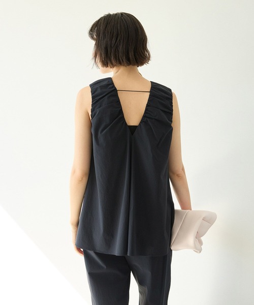 BABYLONE(バビロン)の「【多機能素材】撥水Vネックギャザーブラウス(シャツ/ブラウス・レディース・ベージュ/ブラック/ホワイト・フリー)」の7枚目の写真