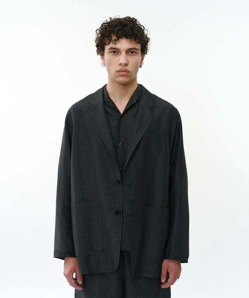 markaware（マーカウェア）の「【marka/マーカ】ウールシルクフェザークロス / ストロールアラウンドジャケット / STROLL AROUND JACKET（テーラードジャケット・メンズ・チャコールグレー/ベージュ・2/1）」の2枚目の写真