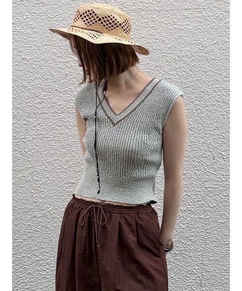 LAGUNAMOON（ラグナムーン）の「2WAYメランジベストニットプルオーバー 【夏服】（ニット/セーター・レディース・グレー/ベージュ/ピンク/オレンジ/ブラウン・FREE）」の4枚目の写真