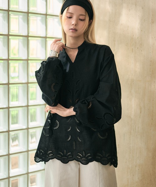 LAULEN（ローレン）の「cotton embroidery skipper neck shirt /コットンエンブロイダリースキッパーネックシャツ（シャツ/ブラウス・レディース・ホワイト/ブラック・FREE）」の22枚目の写真