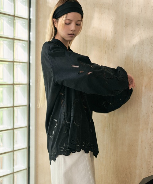 LAULEN（ローレン）の「cotton embroidery skipper neck shirt /コットンエンブロイダリースキッパーネックシャツ（シャツ/ブラウス・レディース・ホワイト/ブラック・FREE）」の21枚目の写真