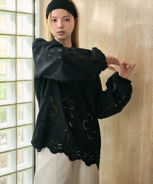 LAULEN（ローレン）の「cotton embroidery skipper neck shirt /コットンエンブロイダリースキッパーネックシャツ（シャツ/ブラウス・レディース・ホワイト/ブラック・FREE）」の20枚目の写真