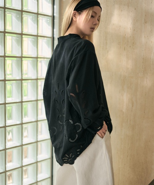 LAULEN（ローレン）の「cotton embroidery skipper neck shirt /コットンエンブロイダリースキッパーネックシャツ（シャツ/ブラウス・レディース・ホワイト/ブラック・FREE）」の19枚目の写真