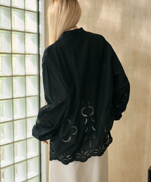 LAULEN（ローレン）の「cotton embroidery skipper neck shirt /コットンエンブロイダリースキッパーネックシャツ（シャツ/ブラウス・レディース・ホワイト/ブラック・FREE）」の17枚目の写真