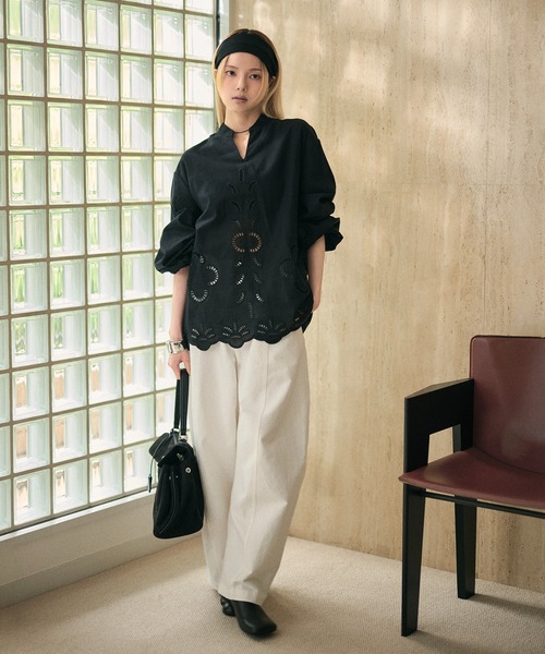 LAULEN（ローレン）の「cotton embroidery skipper neck shirt /コットンエンブロイダリースキッパーネックシャツ（シャツ/ブラウス・レディース・ホワイト/ブラック・FREE）」の16枚目の写真