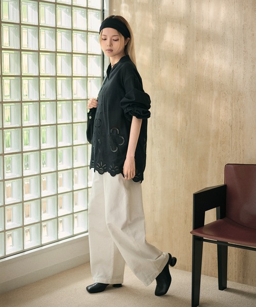 LAULEN（ローレン）の「cotton embroidery skipper neck shirt /コットンエンブロイダリースキッパーネックシャツ（シャツ/ブラウス・レディース・ホワイト/ブラック・FREE）」の15枚目の写真