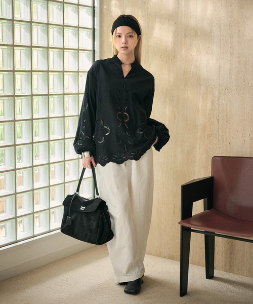 LAULEN（ローレン）の「cotton embroidery skipper neck shirt /コットンエンブロイダリースキッパーネックシャツ（シャツ/ブラウス・レディース・ホワイト/ブラック・FREE）」の11枚目の写真