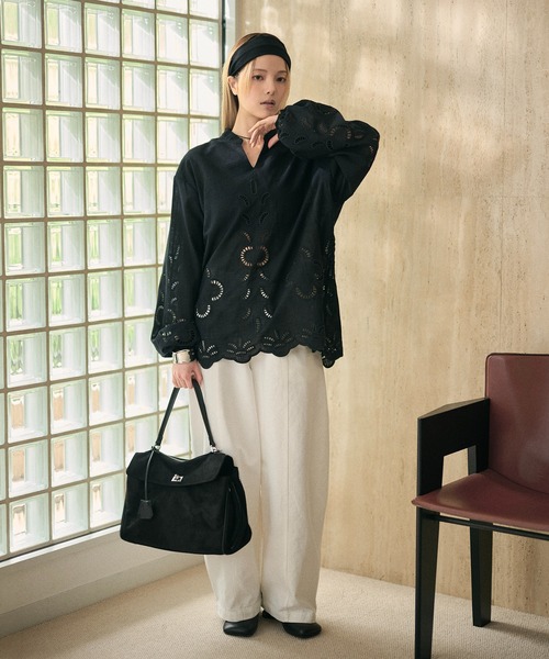 LAULEN（ローレン）の「cotton embroidery skipper neck shirt /コットンエンブロイダリースキッパーネックシャツ（シャツ/ブラウス・レディース・ホワイト/ブラック・FREE）」の10枚目の写真