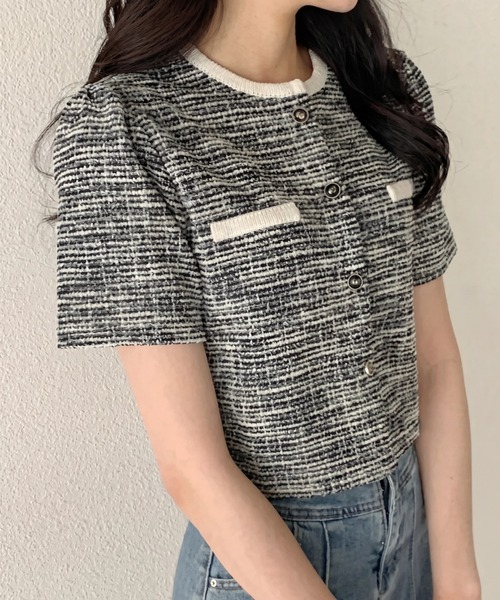 yuue' ( wear )(ユーイ)の「オフィス、プライベート、オケージョンにも◎パイピングノーカラーツイード半袖ショートジャケット(ノーカラージャケット・レディース・ブラック/ホワイト・FREE)」の2枚目の写真