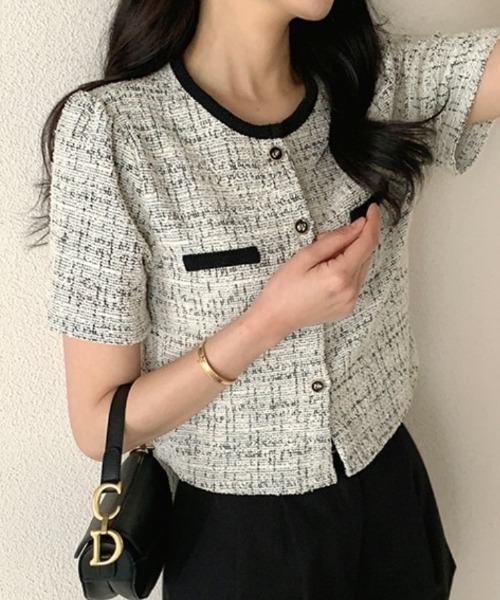 yuue' ( wear )(ユーイ)の「オフィス、プライベート、オケージョンにも◎パイピングノーカラーツイード半袖ショートジャケット(ノーカラージャケット・レディース・ブラック/ホワイト・FREE)」の18枚目の写真