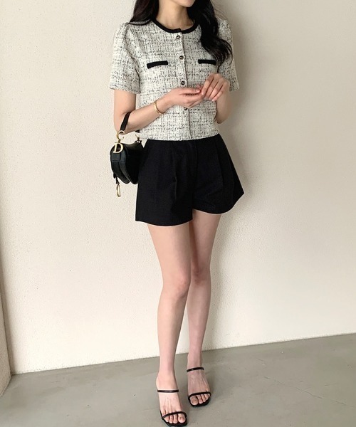 yuue' ( wear )(ユーイ)の「オフィス、プライベート、オケージョンにも◎パイピングノーカラーツイード半袖ショートジャケット(ノーカラージャケット・レディース・ブラック/ホワイト・FREE)」の20枚目の写真