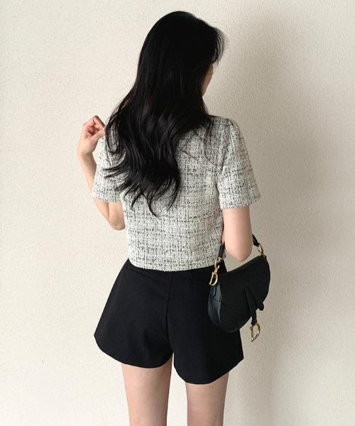 yuue' ( wear )(ユーイ)の「オフィス、プライベート、オケージョンにも◎パイピングノーカラーツイード半袖ショートジャケット(ノーカラージャケット・レディース・ブラック/ホワイト・FREE)」の21枚目の写真