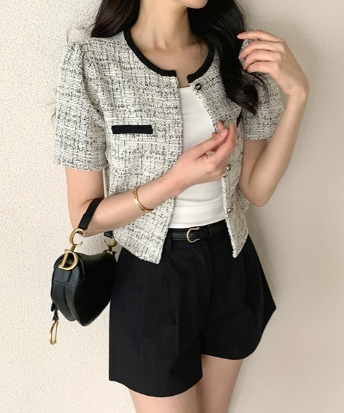 yuue' ( wear )(ユーイ)の「オフィス、プライベート、オケージョンにも◎パイピングノーカラーツイード半袖ショートジャケット(ノーカラージャケット・レディース・ブラック/ホワイト・FREE)」の16枚目の写真