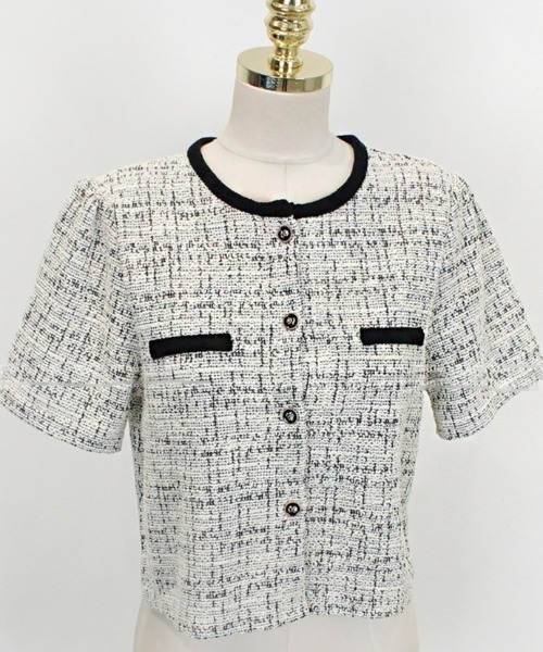 yuue' ( wear )(ユーイ)の「オフィス、プライベート、オケージョンにも◎パイピングノーカラーツイード半袖ショートジャケット(ノーカラージャケット・レディース・ブラック/ホワイト・FREE)」の13枚目の写真