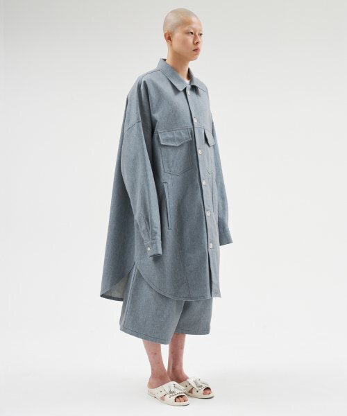 AJOBYAJO（アジョバイアジョ）の「Recycled Denim Oversized Shirt Jacket [SKY BLUE]（デニムジャケット・レディース・その他・FREE）」の7枚目の写真