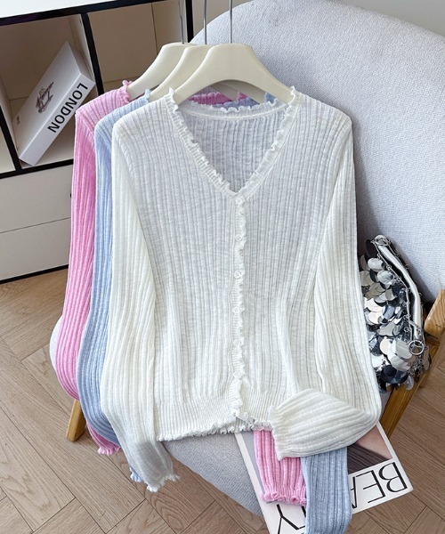 AMAJI（アマジ）の「Vネック前開き長袖ニットカーディガン 透かし編みデザイン（カーディガン/ボレロ・レディース・ライトピンク/ライトブルー/ホワイト・FREE）」の4枚目の写真