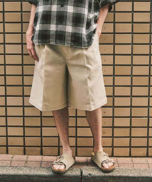 Dickies(ディッキーズ)の「Dickies 417別注 2タックショーツ(その他パンツ・メンズ・ブラウン/チャコールグレー/アイボリー・34/32/36)」の4枚目の写真