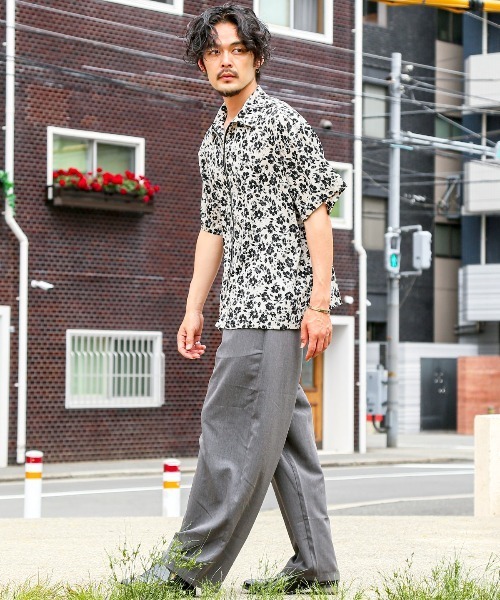 LUXSTYLE(ラグスタイル)の「花柄ジップ半袖シャツ(シャツ/ブラウス・メンズ・ホワイト・M)」の4枚目の写真