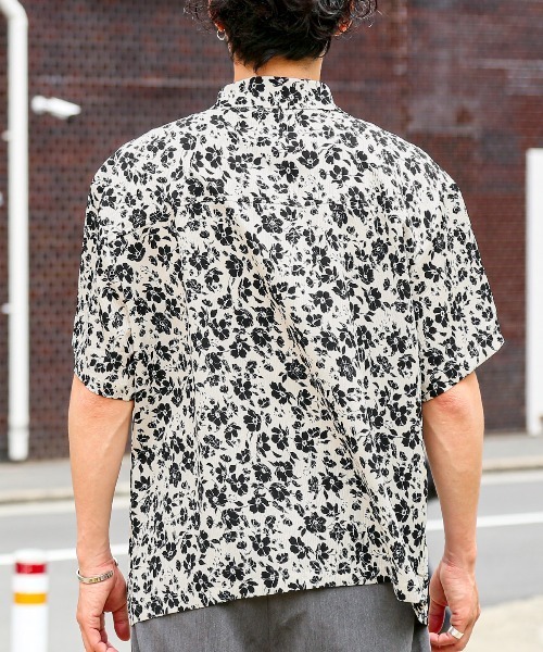 LUXSTYLE(ラグスタイル)の「花柄ジップ半袖シャツ(シャツ/ブラウス・メンズ・ホワイト・M)」の11枚目の写真
