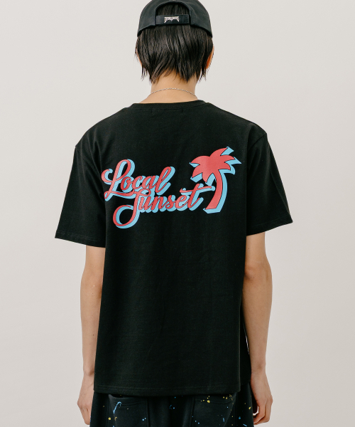 VASTIC(バスティック)の「ファームツリーサンセットTシャツ_ブラック(Tシャツ/カットソー・メンズ・ブラック・MEDIUM/LARGE/X-LARGE)」の1枚目の写真