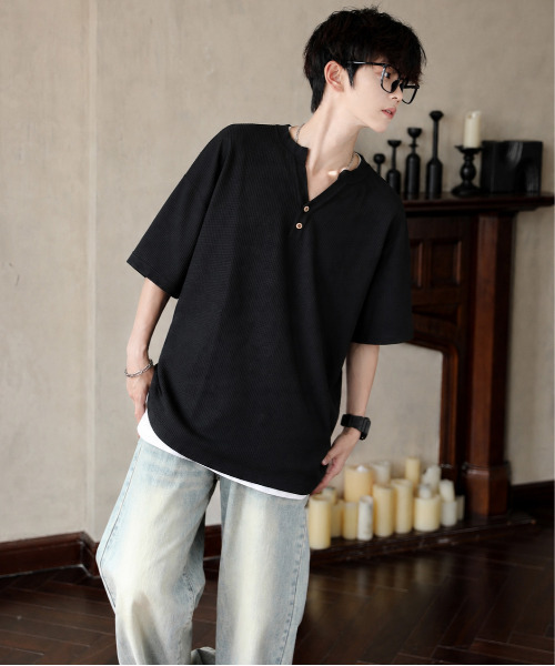 neos（ネオス）の「【neos】ワッフル ヘンリーネック Tシャツ メンズ レディース 半袖 ビッグシルエット オーバーサイズ サーマル カットソー 無地 ユニセックス 韓国ファッション 夏服（Tシャツ/カットソー・メンズ・ブラック/ベージュ/ホワイト/カーキ・MEDIUM/X-LARGE/LARGE）」の2枚目の写真