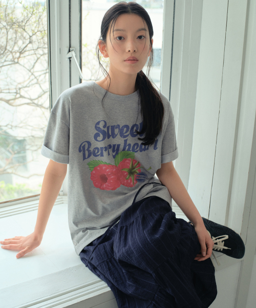 WEDNESDAYOASISFORWOMEN(ウェンズデー オアシス フォー ウーマン)の「スウィートベリーハート半袖Tシャツ_MELANGE GRAY(WB6TP28)(Tシャツ/カットソー・レディース・ライトグレー・FREE)」の2枚目の写真