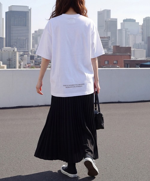 THE NORTH FACE(ザノースフェイス)の「【THE NORTH FACE】胸ポケロゴTシャツ POCKET S/S R/TEE(Tシャツ/カットソー・レディース・ホワイト/ブラック・S/M/L/XL/XXL)」の11枚目の写真