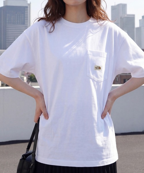 THE NORTH FACE(ザノースフェイス)の「【THE NORTH FACE】胸ポケロゴTシャツ POCKET S/S R/TEE(Tシャツ/カットソー・レディース・ホワイト/ブラック・S/M/L/XL/XXL)」の5枚目の写真