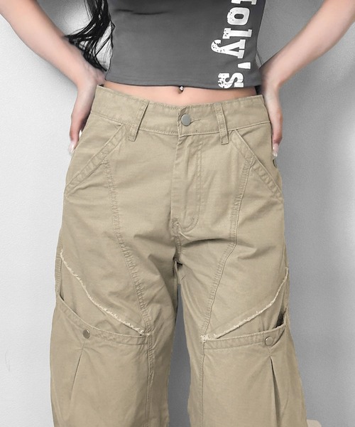 FOLLOWIN(フォロウィン)の「カーブポケットデザインワイドパンツ(カーゴパンツ・レディース・カーキ/グレー・SMALL/LARGE/MEDIUM)」の19枚目の写真