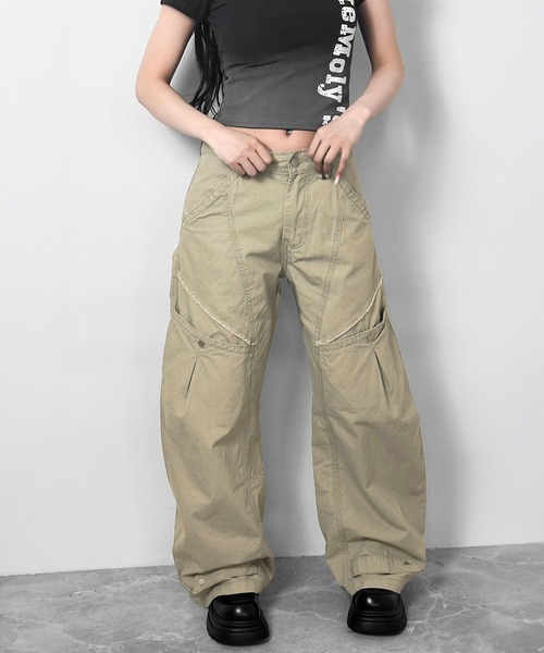 FOLLOWIN(フォロウィン)の「カーブポケットデザインワイドパンツ(カーゴパンツ・レディース・カーキ/グレー・SMALL/LARGE/MEDIUM)」の3枚目の写真