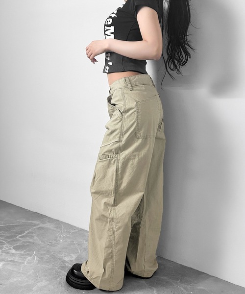 FOLLOWIN(フォロウィン)の「カーブポケットデザインワイドパンツ(カーゴパンツ・レディース・カーキ/グレー・SMALL/LARGE/MEDIUM)」の4枚目の写真