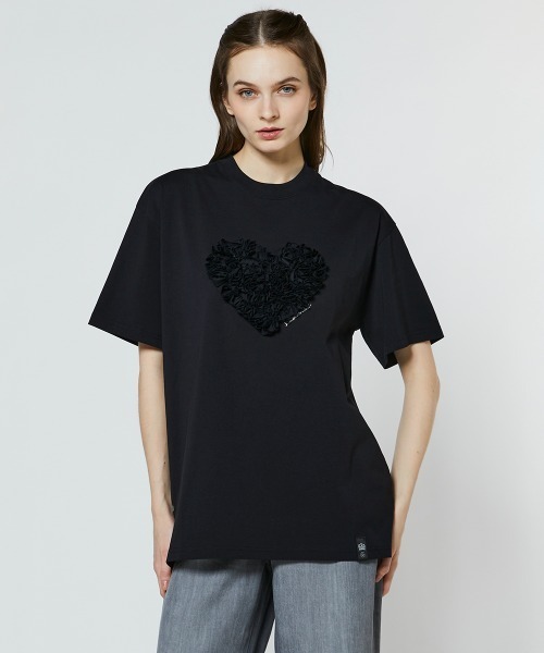 DOUBLE STANDARD CLOTHING（ダブルスタンダードクロージング）の「ハートフリル刺繍コットンTシャツ（WEB限定)（Tシャツ/カットソー・レディース・オフホワイト/ブラック・FREE）」の2枚目の写真