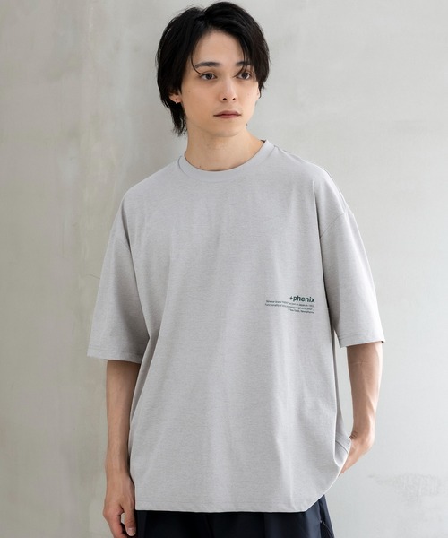 +phenix（プラスフェニックス）の「+phenix(プラスフェニックス)Outlast TYPOGRAPHY SHORT SLEEVE TEE / タイポグラフィ ショートスリーブTシャツ（Tシャツ/カットソー・メンズ・グレー/ブラック/ホワイト・M/L）」の3枚目の写真