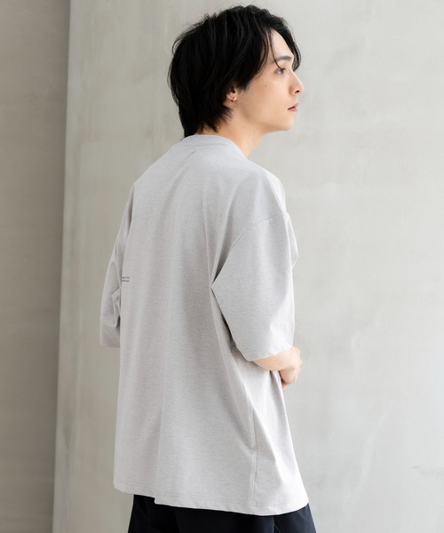 +phenix（プラスフェニックス）の「+phenix(プラスフェニックス)Outlast TYPOGRAPHY SHORT SLEEVE TEE / タイポグラフィ ショートスリーブTシャツ（Tシャツ/カットソー・メンズ・グレー/ブラック/ホワイト・M/L）」の5枚目の写真