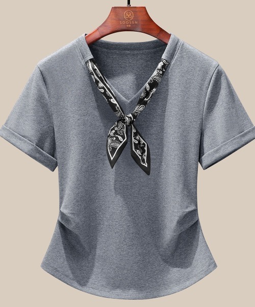 ＆soiree（アンドソワレ）の「スカーフ付きサイドタック半袖Tシャツ（Tシャツ/カットソー・レディース・ネイビー/グレー/ブラック/パープル/ホワイト/サックスブルー/バーガンディー・X-LARGE/LARGE/MEDIUM）」の3枚目の写真
