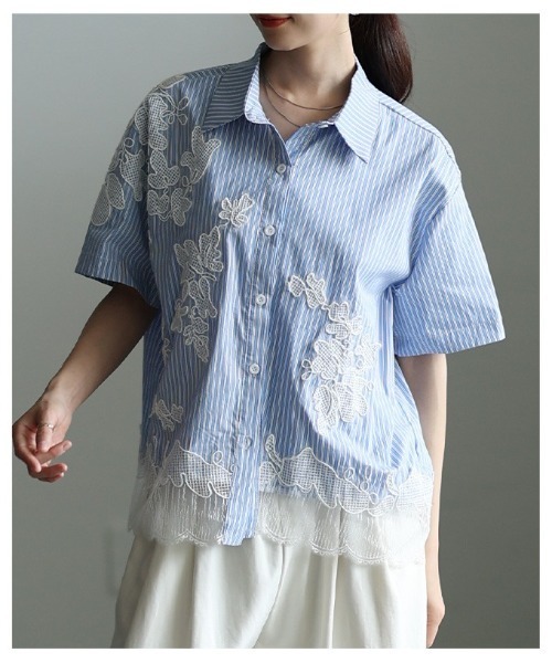Sawa a la mode(サワアラモード)の「花モチーフレースアシンメトリーブラウス(シャツ/ブラウス・レディース・ブルー/ブラック・FREE)」の8枚目の写真