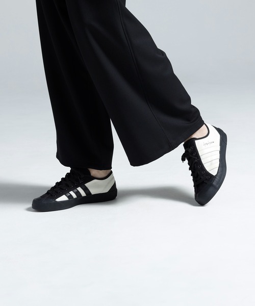 Y-3(ワイスリー)の「Y-3 NISI LO(スニーカー・メンズ・ホワイト×ブラック・22.5cm/23.5cm/24.0cm/24.5cm/25.5cm/26.0cm/26.5cm/27.0cm/27.5cm/28.0cm/28.5cm)」の1枚目の写真