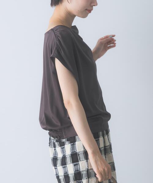 URBAN RESEARCH ROSSO WOMEN(アーバンリサーチ ロッソ)の「トリアセ混ドレープネックカットソー(Tシャツ/カットソー・レディース・オフホワイト/ブラウン・FREE)」の11枚目の写真